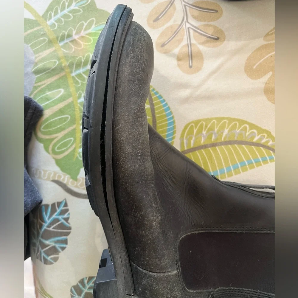 Timberland Mt. Washington Chelsea Boot size 12. Flaw